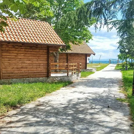 As Kamp Bungalows * Struga